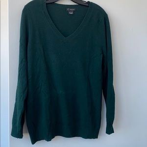 Bloomingdales cashmere sweater barely worn